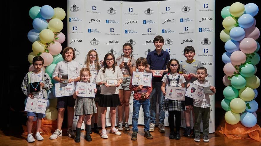 Niñas de Ponteareas, Cangas y Redondela, ganadoras del XIII certamen Deseña unha xoia para a túa na