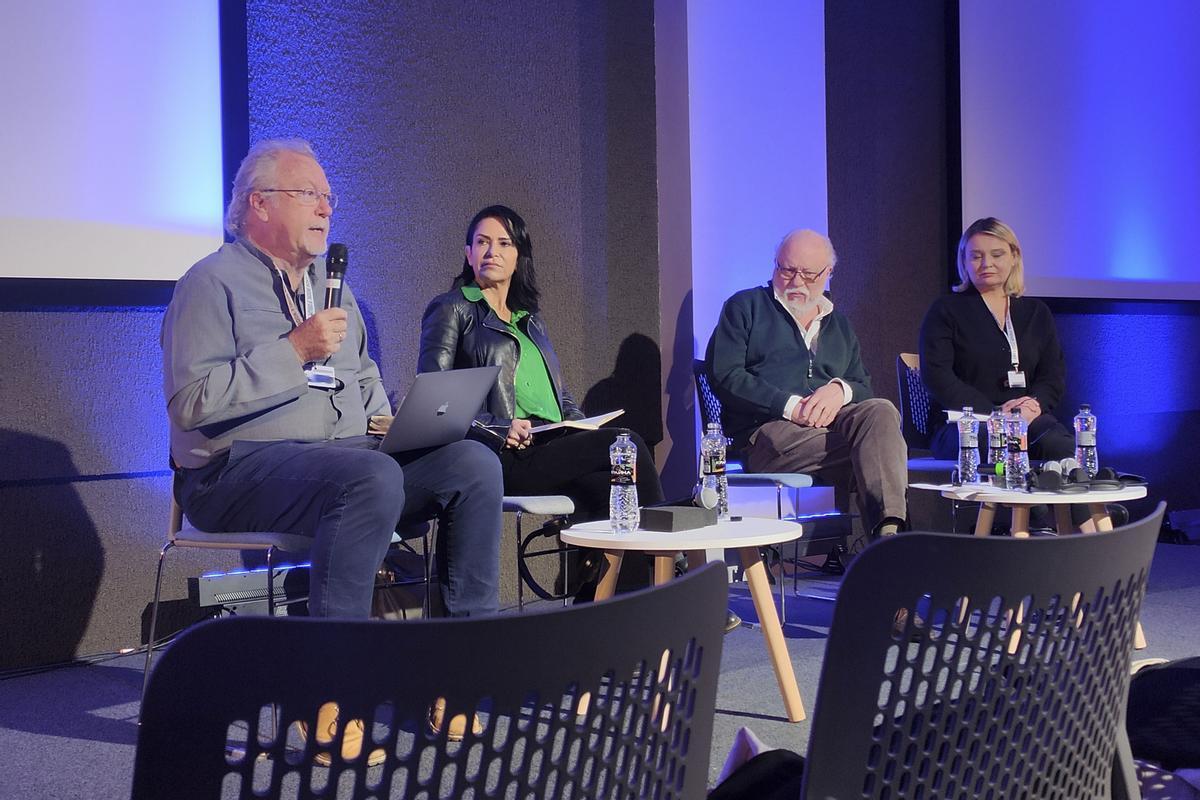 Una de las charlas del festival, con (de izda. a dcha.) Jon Lee Anderson, Lydia Cacho, Ihor Pomerantsev y Olena Styazhkina.