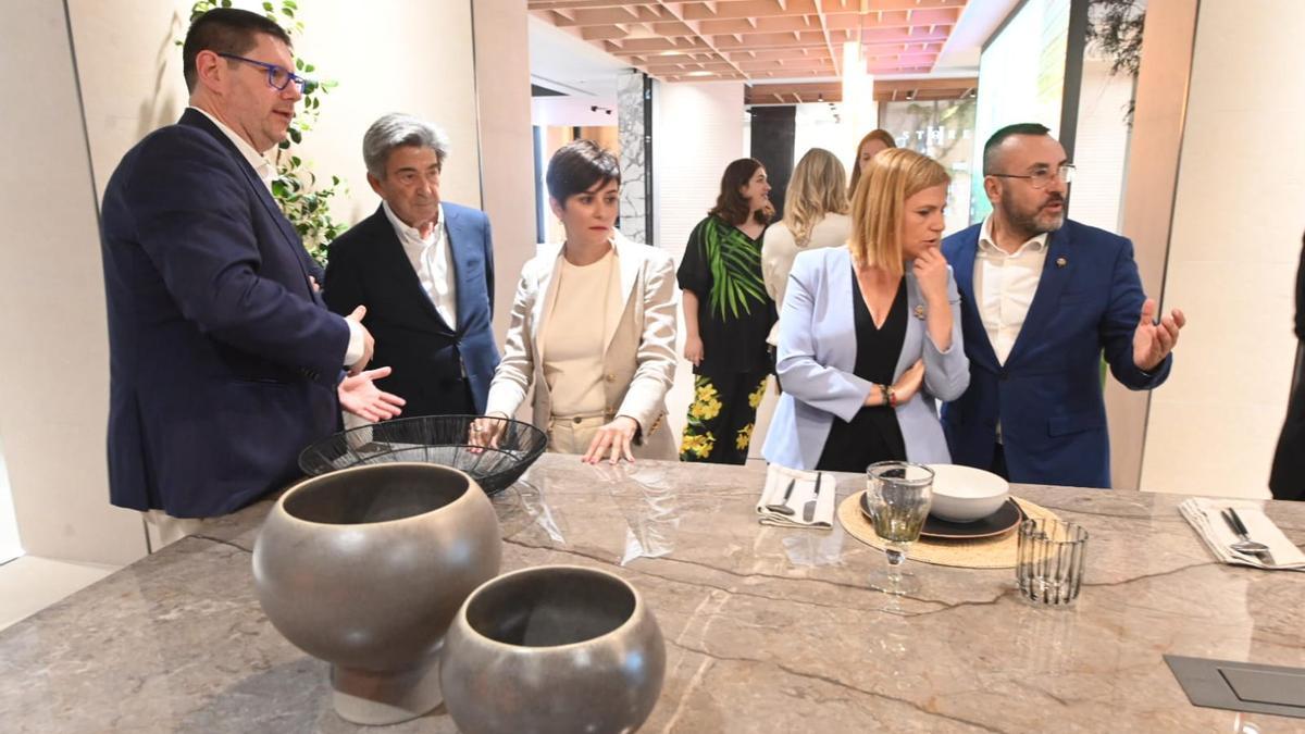 Visita de la ministra de Vivienda a Porcelanosa.