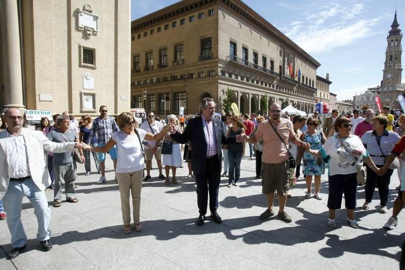 Fotogalería de la cadena humana  organizada por AFEDAZ