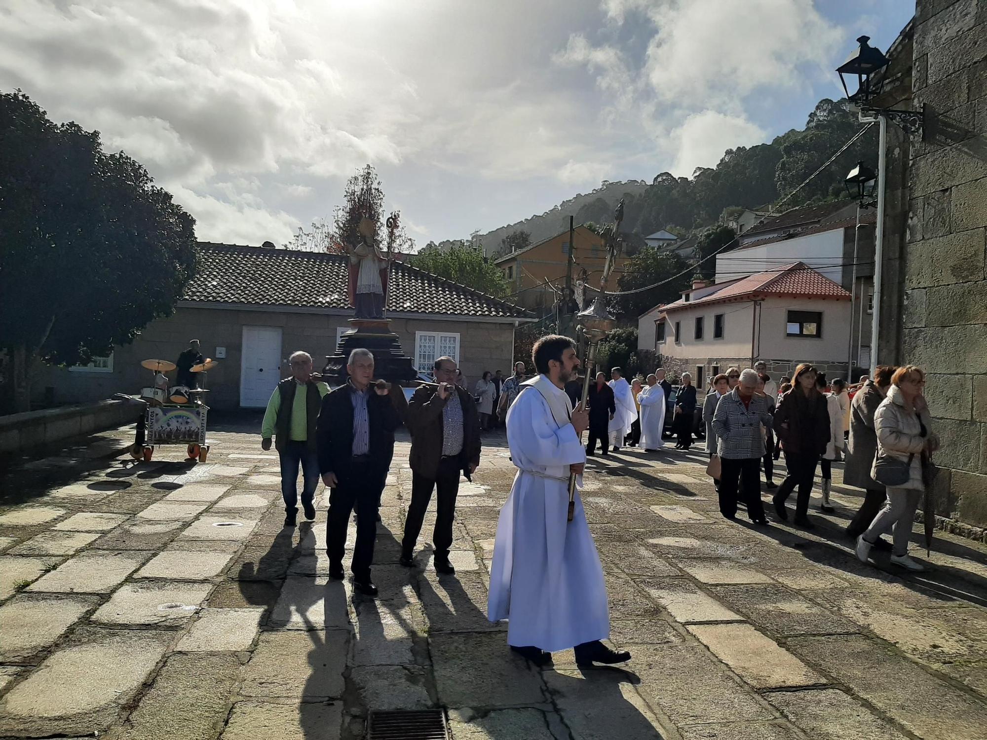 Las procesiones por el San Martiño de Moaña y Bueu aprovechan la tregua de la lluvia