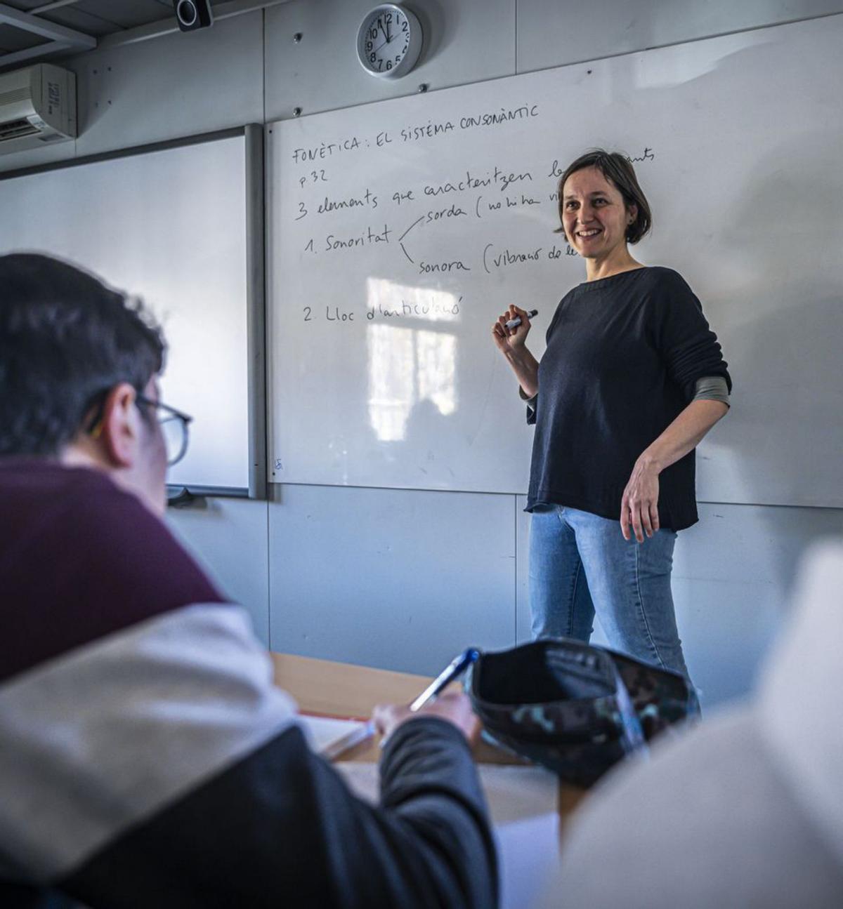 ¿Com cal ensenyar català en instituts en què (pràcticament) ningú el parla?: «Els alumnes veuen el català com la llengua dels profes»