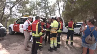 Reunión en el puesto de mando con Mazón y Bernabé en el incendio de Ibi