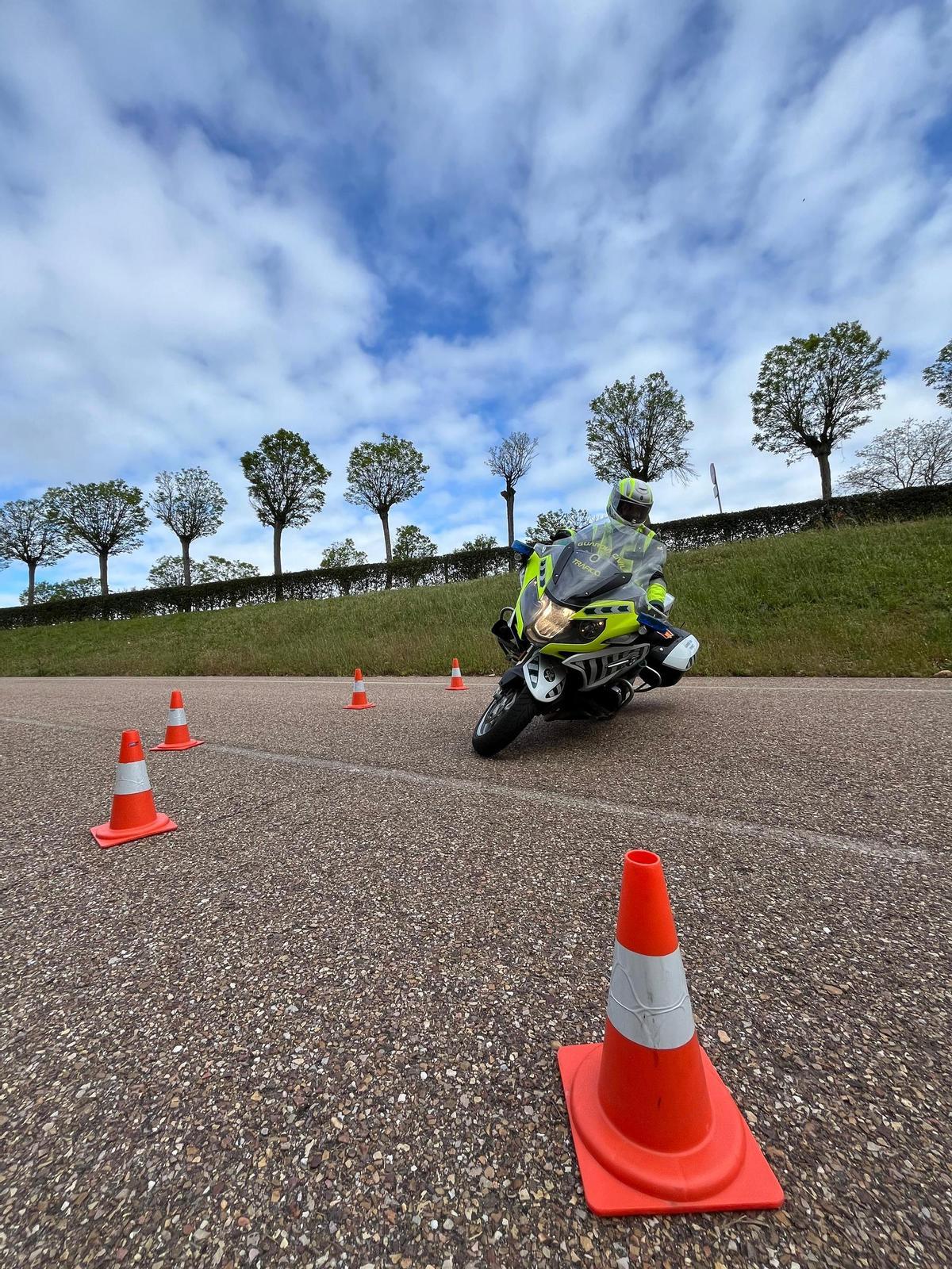 Mérida acoge las pruebas de la Guardia Civil para escoltar La Vuelta 2026.