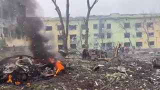 Tropas rusas bombardean el hospital pediátrico de Mariúpol: "Hay niños bajo los escombros"