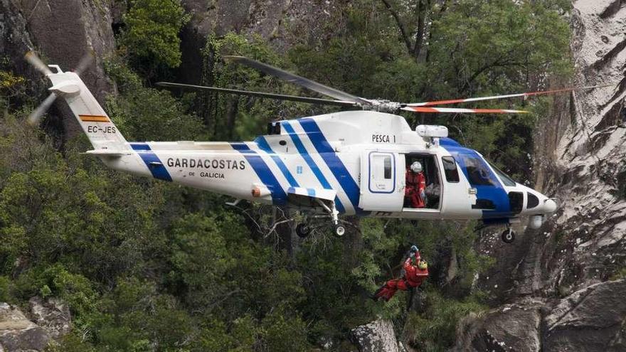 Operación de rescate con el helicóptero &quot;Pesca 1&quot;. // Brais Lorenzo