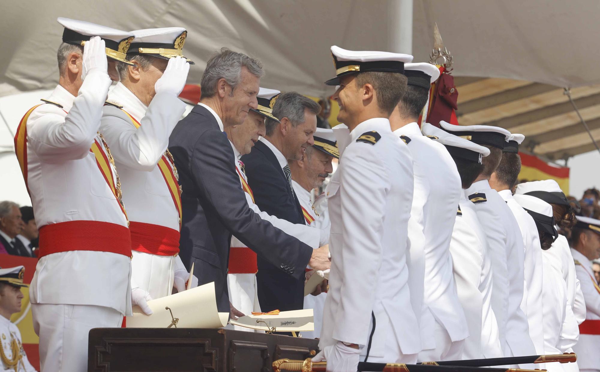 Jura de bandera y entrega de los Reales Despachos en la Escuela Naval de Marín