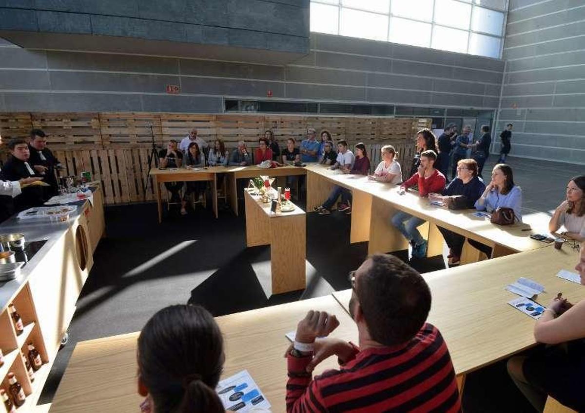 Una master class de repostería ayer por la mañana. // Gustavo Santos