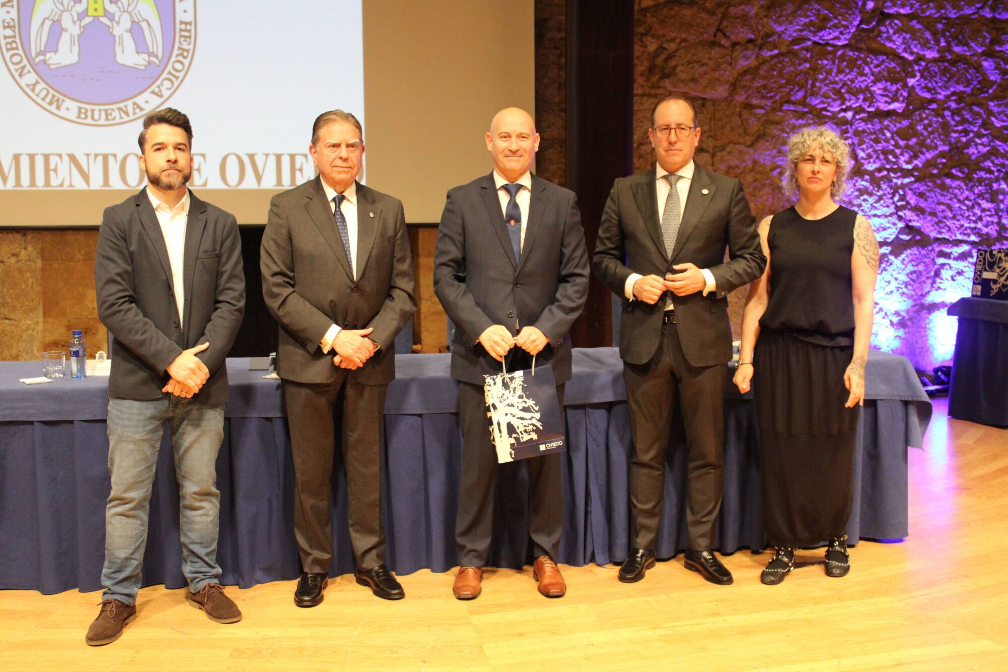 Acto institucional Santa Rita Hora: 11:00 Lugar: Oviedo, Sala de Cámara del Auditorio Príncipe Felipe Descripción: Homenaje a los trabajadores municipales jubilados y a quienes cumplen 25 y 40 años de servicio en el Ayuntamiento.