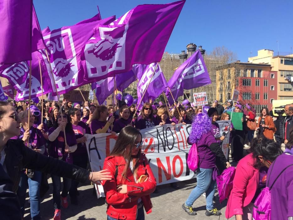 Manifestació estudiantil a Girona de la vaga del vuit de març