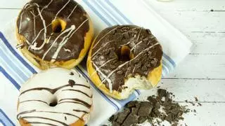 Descubre cómo hacer donuts caseros y saludables de manera sencilla con estos cuatro ingredientes