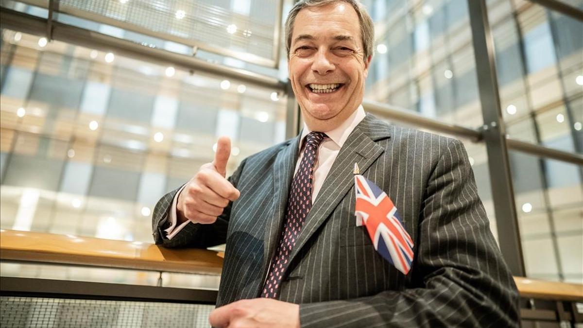 El líder antieuropeísta británico, Nigel Farage, en Bruselas tras una sesión del Europarlamento.