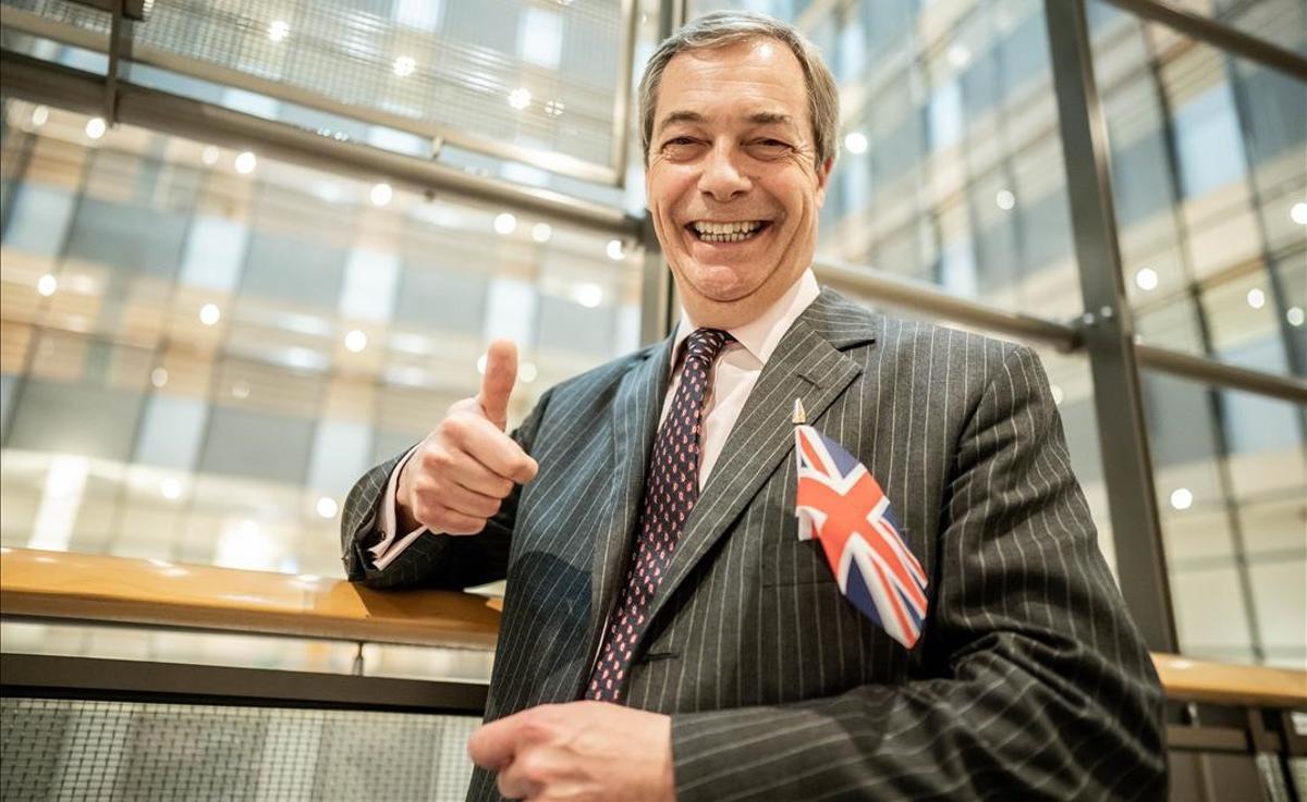 El líder antieuropeísta británico, Nigel Farage, en Bruselas tras una sesión del Europarlamento. El líder antieuropeísta británico, Nigel Farage, en Bruselas tras una sesión del Europarlamento.