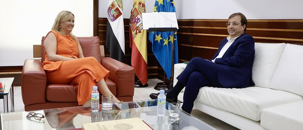 Guillermo Fernández Vara y Blanca Martín, este martes en la Asamblea.