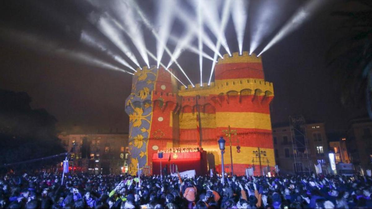 Este domingo las Falleras Mayores de Valencia 2023 invitarán a todos a participar en las Fallas 2023 en la habitual Crida en las Torres de Serrano.