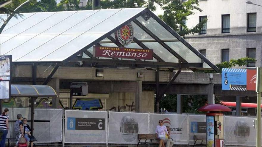 La antigua cafetería, rodeada con una valla.