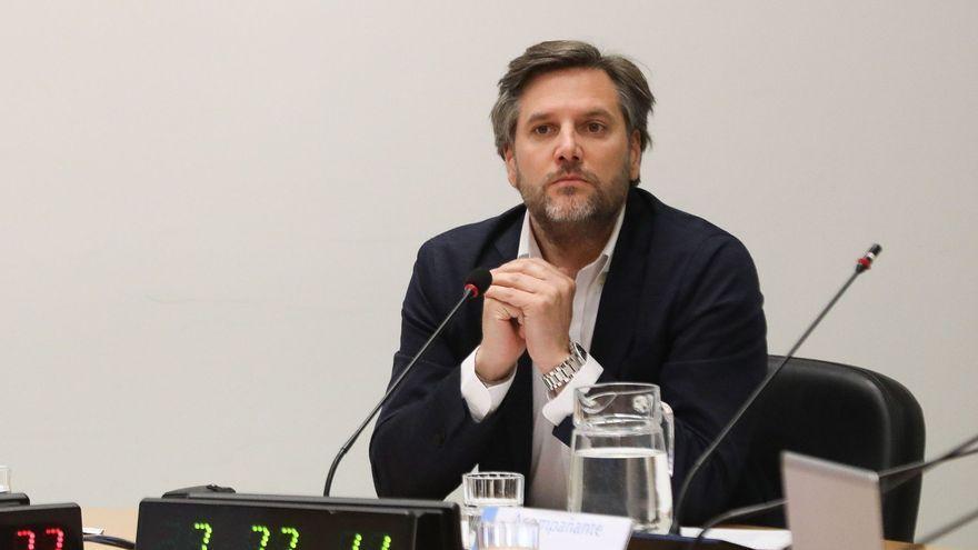 El asesor de la concejala presidenta de los distritos de Usera y Moncloa-Aravaca, Francisco Javier Muñoz, en la sexta sesión de la comisión de investigación.