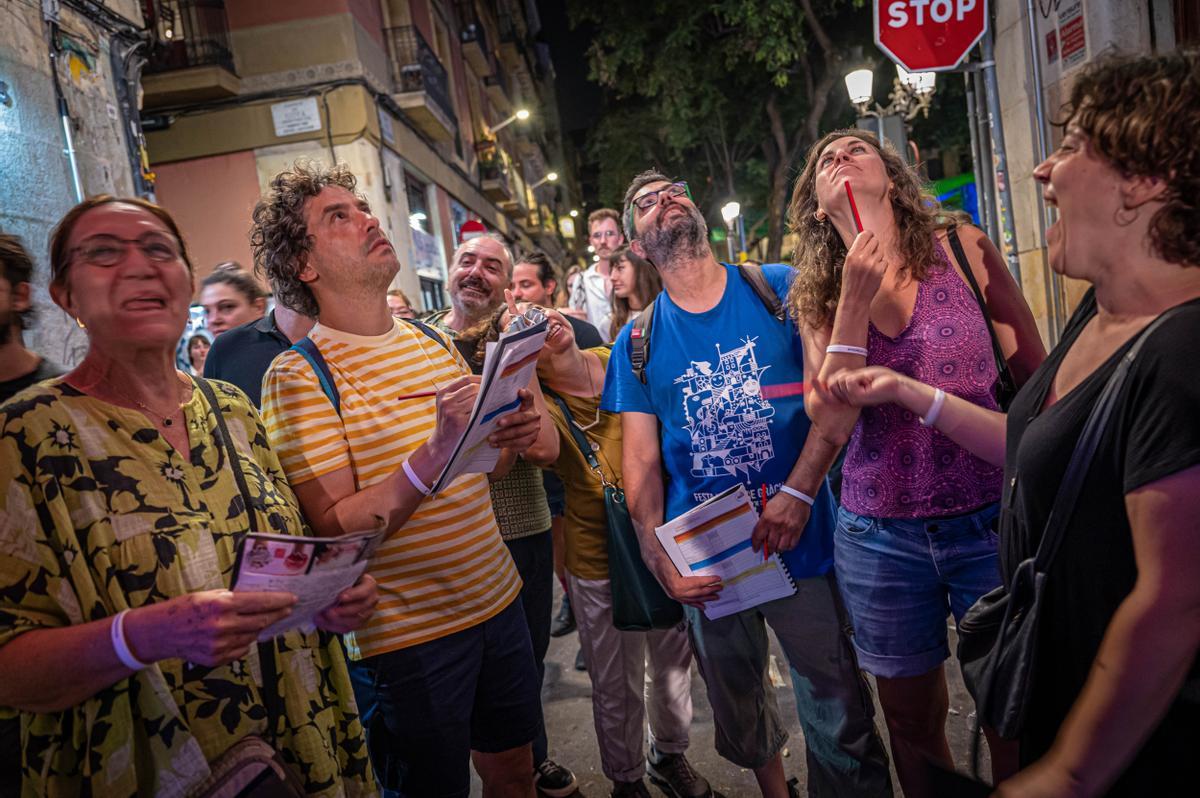 Ambiente nocturno de la Festividad de Santa María, en el barrio de Gràcia