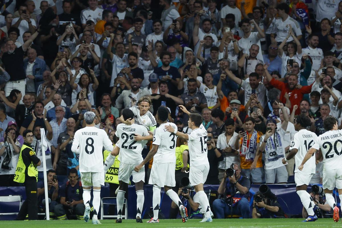 Los jugadores del Real Madrid celebran un gol ante el Stuttgart