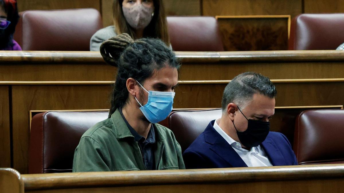 Alberto Rodríguez, en su escaño del Congreso.