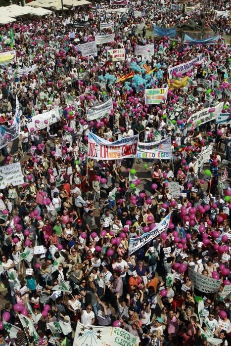 Cientos de alicantinos, en la protesta contra Marzà en Valencia