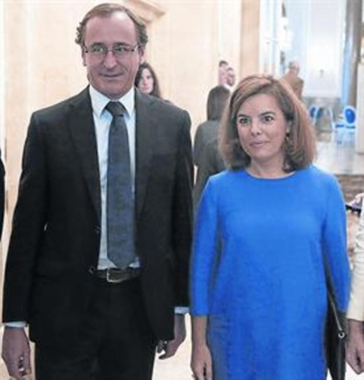 El portaveu del PP, Alfonso Alonso, i Soraya Sáenz de Santamaría. El portaveu del PP, Alfonso Alonso, i Soraya Sáenz de Santamaría.