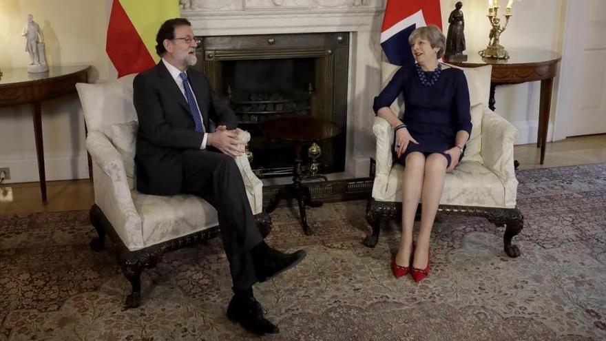 May subraya de nuevo su apoyo a Rajoy en el desafío soberanista en Cataluña