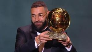 Benzema recibe el Balón de Oro