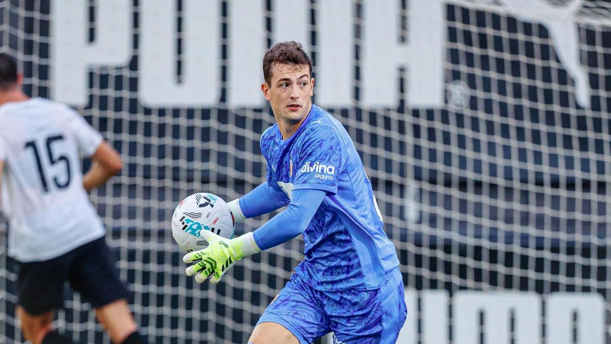 Julen Agirrezabala, portero del Valencia CF, cedido por el Athletic Club