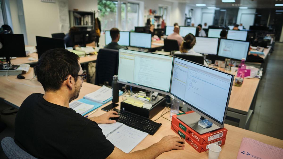 Trabajadores del área de informática del Hospital Universitario de Canarias.