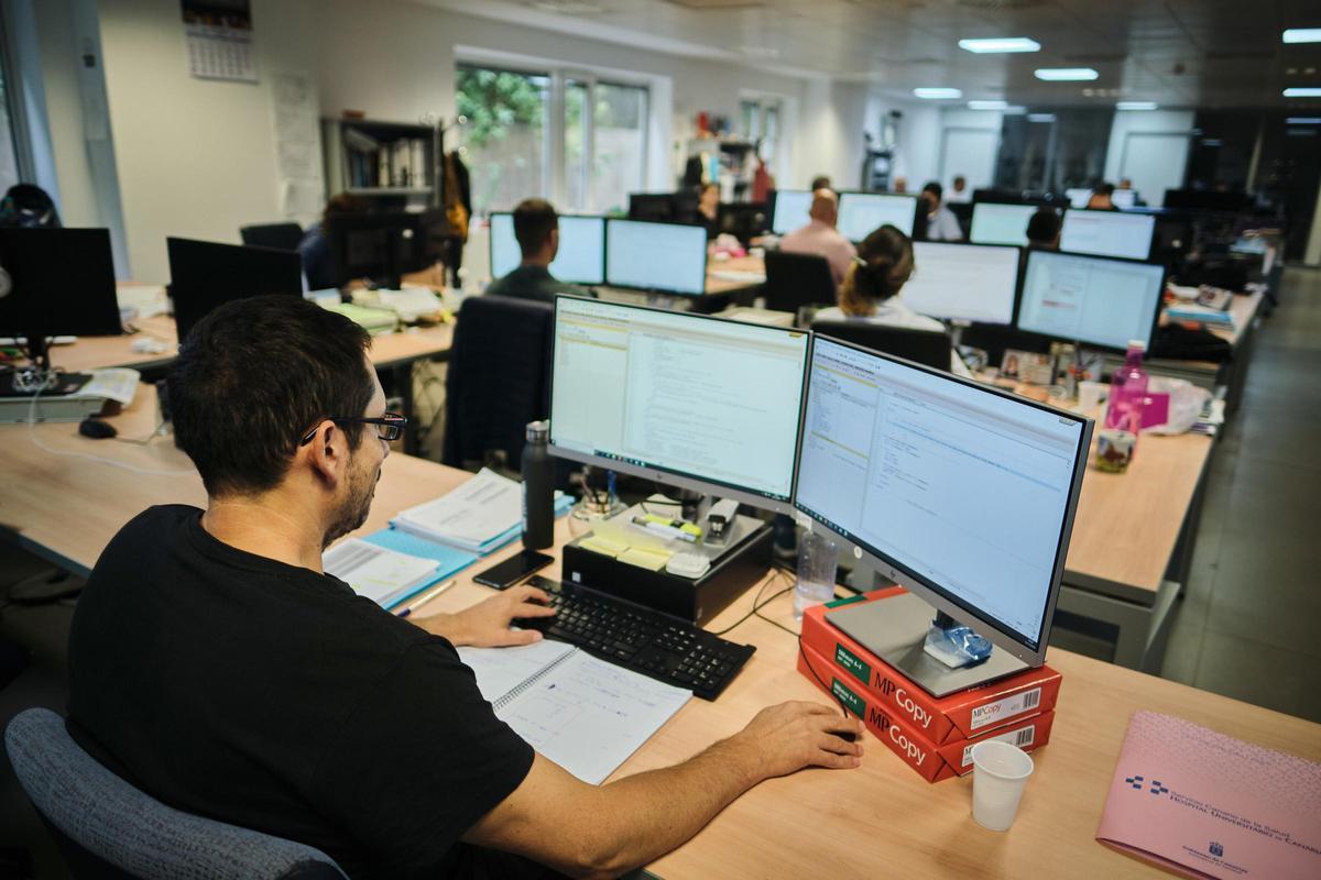 Trabajadores del área de informática del Hospital Universitario de Canarias.