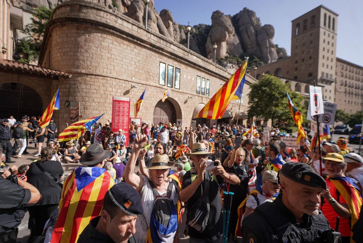 Protestas en Montserrat por la visita de los Reyes de España