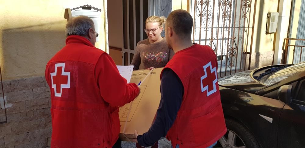 Entrega de electrodomésticos por parte de Cruz Roj