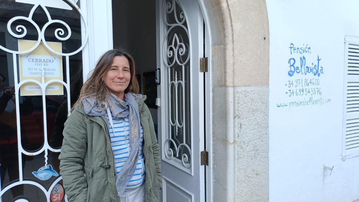 Coloma Jaume, propietaria de la Pensión Bellavista, en Port de Pollença; ahora cerrada por fin de temporada.