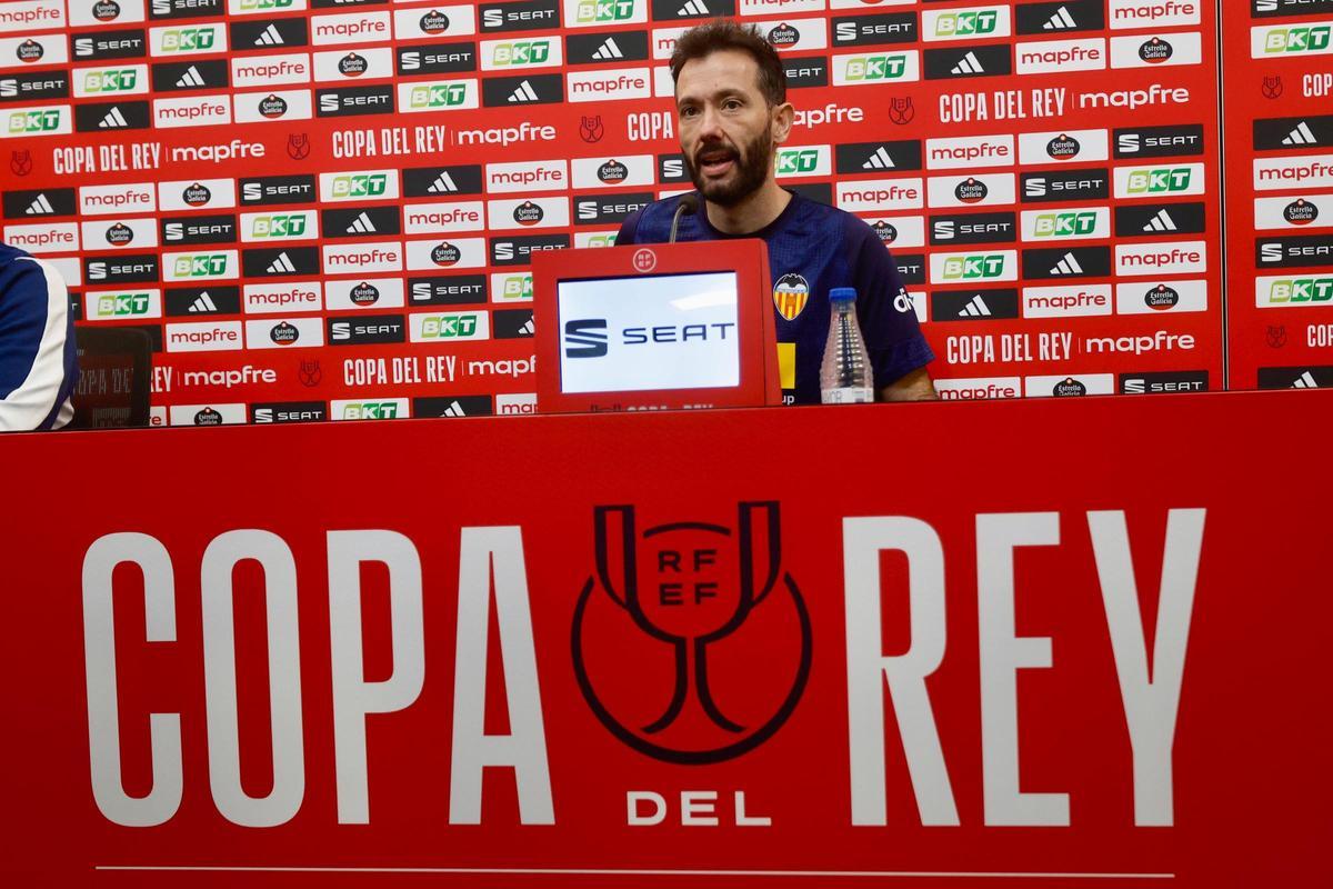 Carlos Corberán en rueda de prensa.