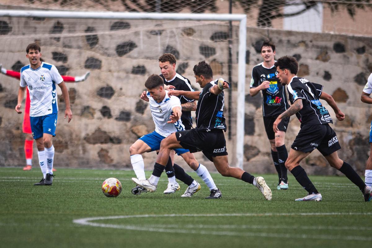 Partido de Tercera División Tenerife C-Herbania.