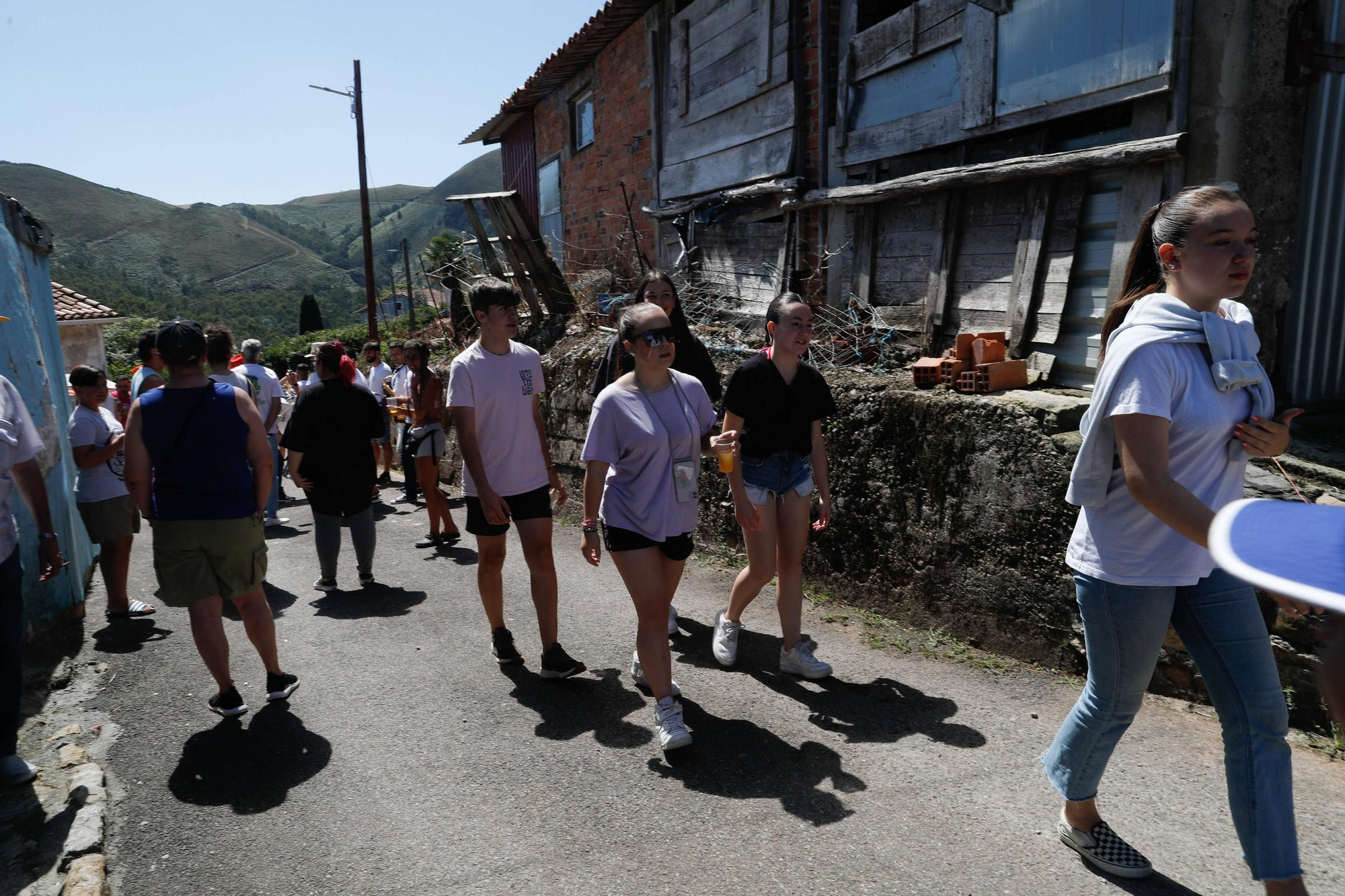 EN IMÁGENES: los vecinos de La Peral celebran "la fiesta de los viejos" con gran espectación