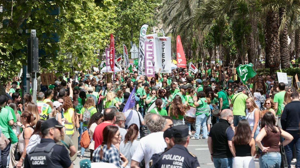 La lucha docente vuelve a las calles de Alicante en la segunda semana de huelga