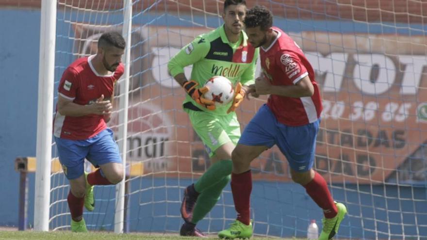 Víctor Curto y Pedro Martín no tuvieron ni una ocasión clara de gol en el empate a cero del domingo en el campo del Melilla.