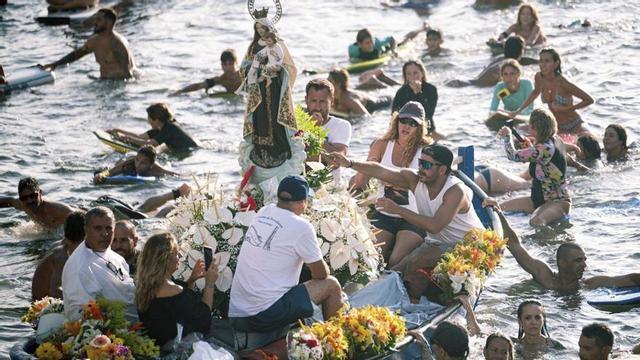 Embarcación de la Virgen del Carmen en la Punta