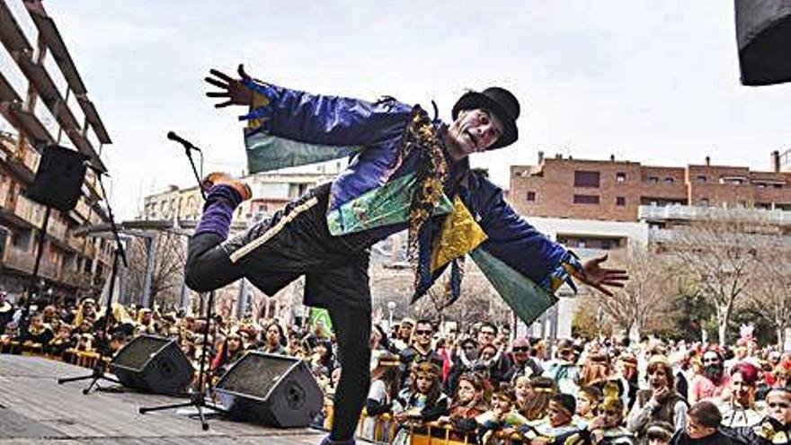 La rua culmina amb una festa multitudinària a la plaça de les Oques