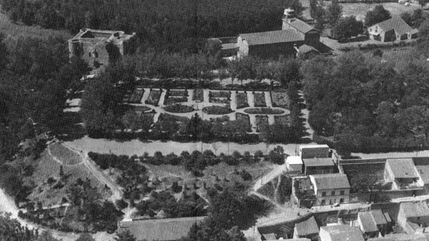 Imagen aérea del castillo de la primera mitad del siglo XX.