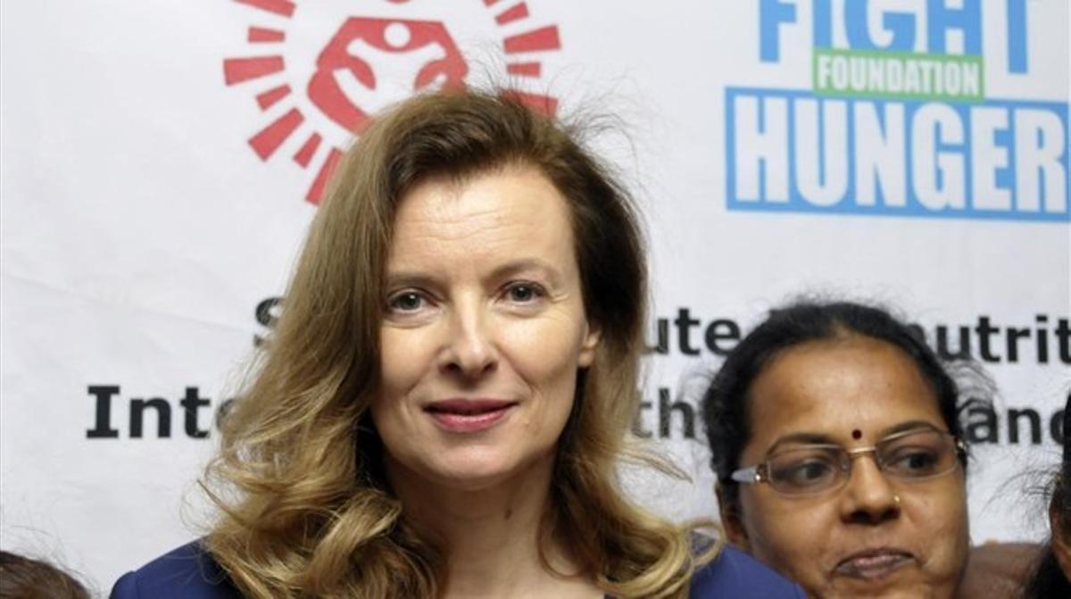 Trierweiler, en la seva visita de suport a l’oenagé Acció contra la Fam aquest dilluns a Bombai. Trierweiler, en la seva visita de suport a l’oenagé Acció contra la Fam aquest dilluns a Bombai.