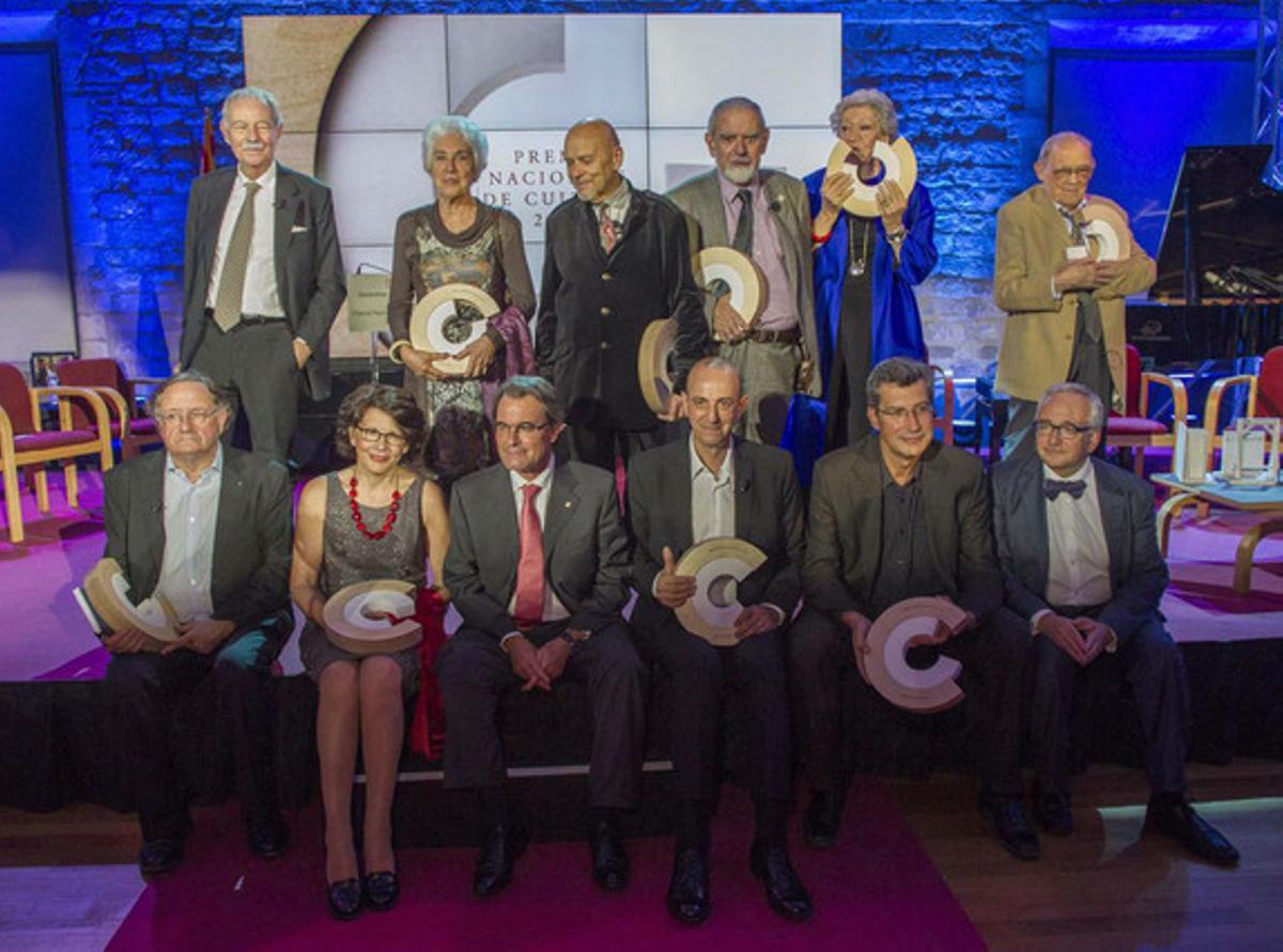 Artur Mas (al centre), amb els guardonats amb els Premis Nacional de Cultura.