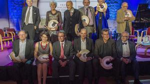 Artur Mas (en el centro) posa junto con los galardonados con los Premis Nacional de Cultura.