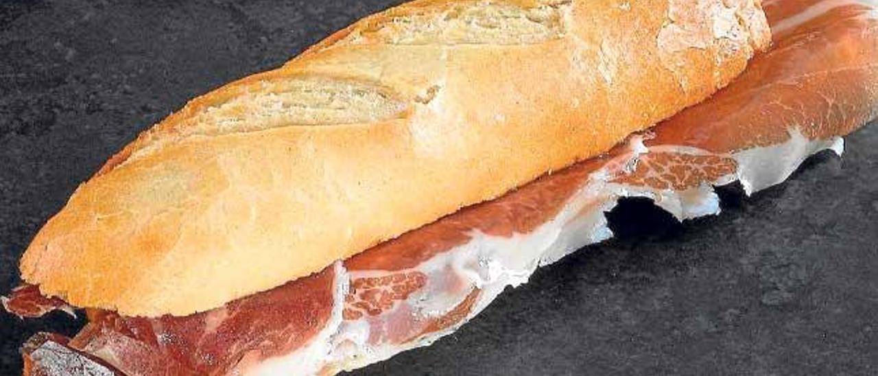 Pan con jamón o jamón con pan, un alimento simple y excelente.