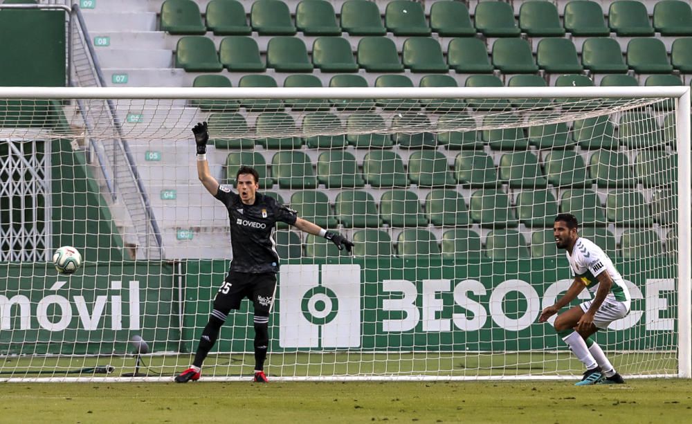 Partido entre el Elche y el Real Oviedo