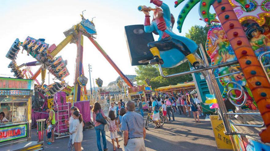 Atracciones en las fiestas de O Burgo de 2015.