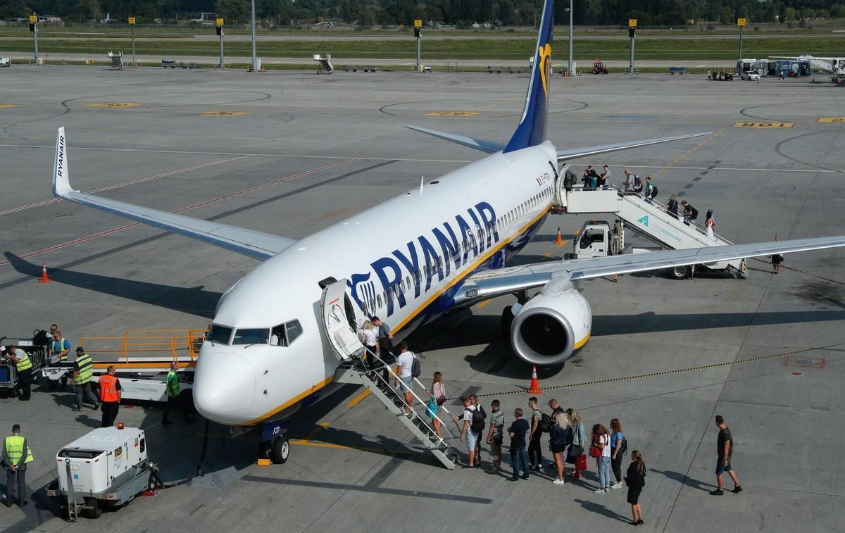 Embarque en un avión de Ryanair.