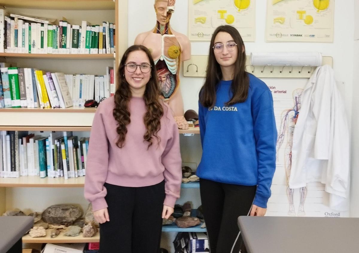 Laura Ferreiro e Leticia Vázquez, premiadas polo seu vídeo sobre o ADN.